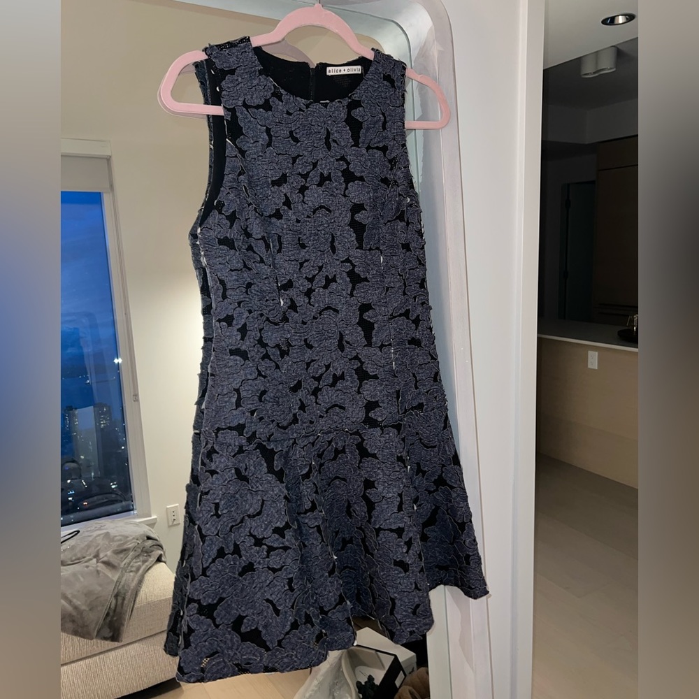 Alice + Olivia Fonda Blue and Black Floral Drop Waist Dress women’s 6